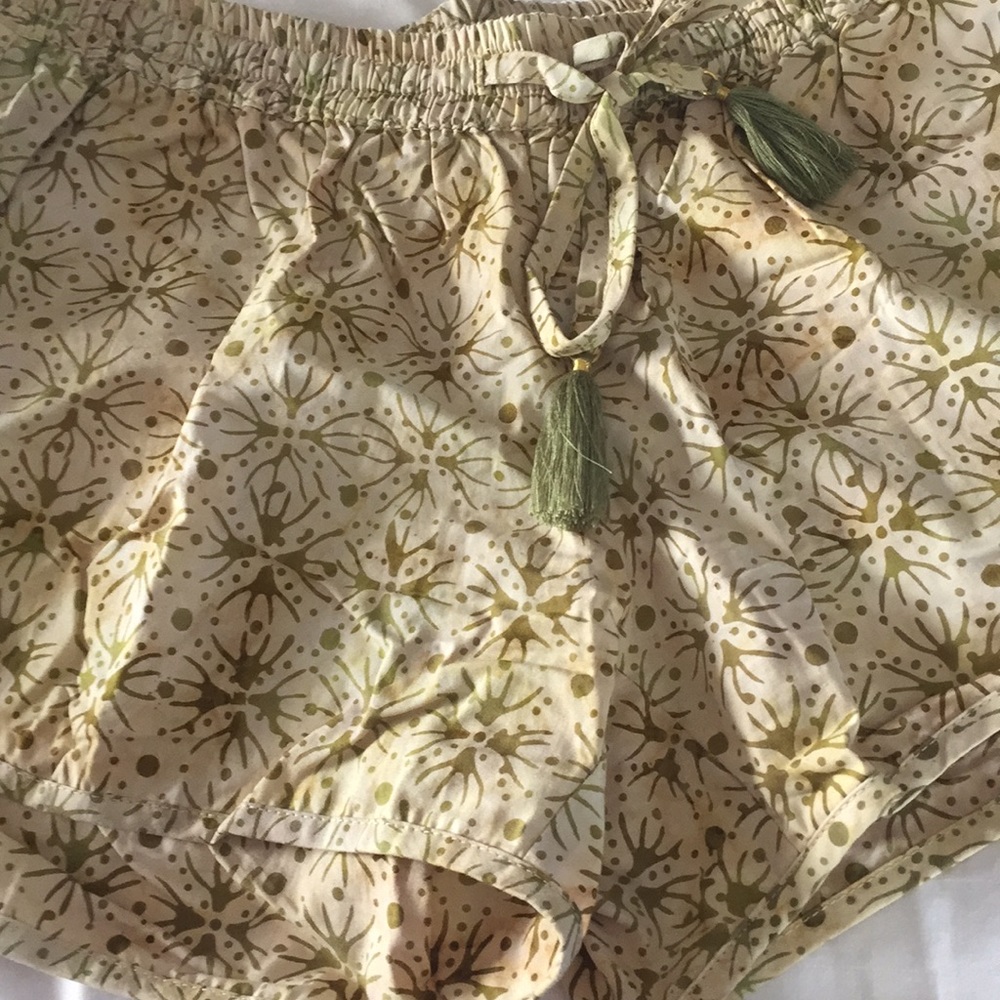 Cotton tassle tie green print shorts